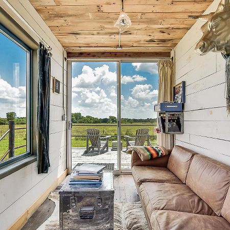 Flophouze Shipping Container Hotel Round Top Buitenkant foto