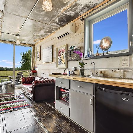 Flophouze Shipping Container Hotel Round Top Buitenkant foto
