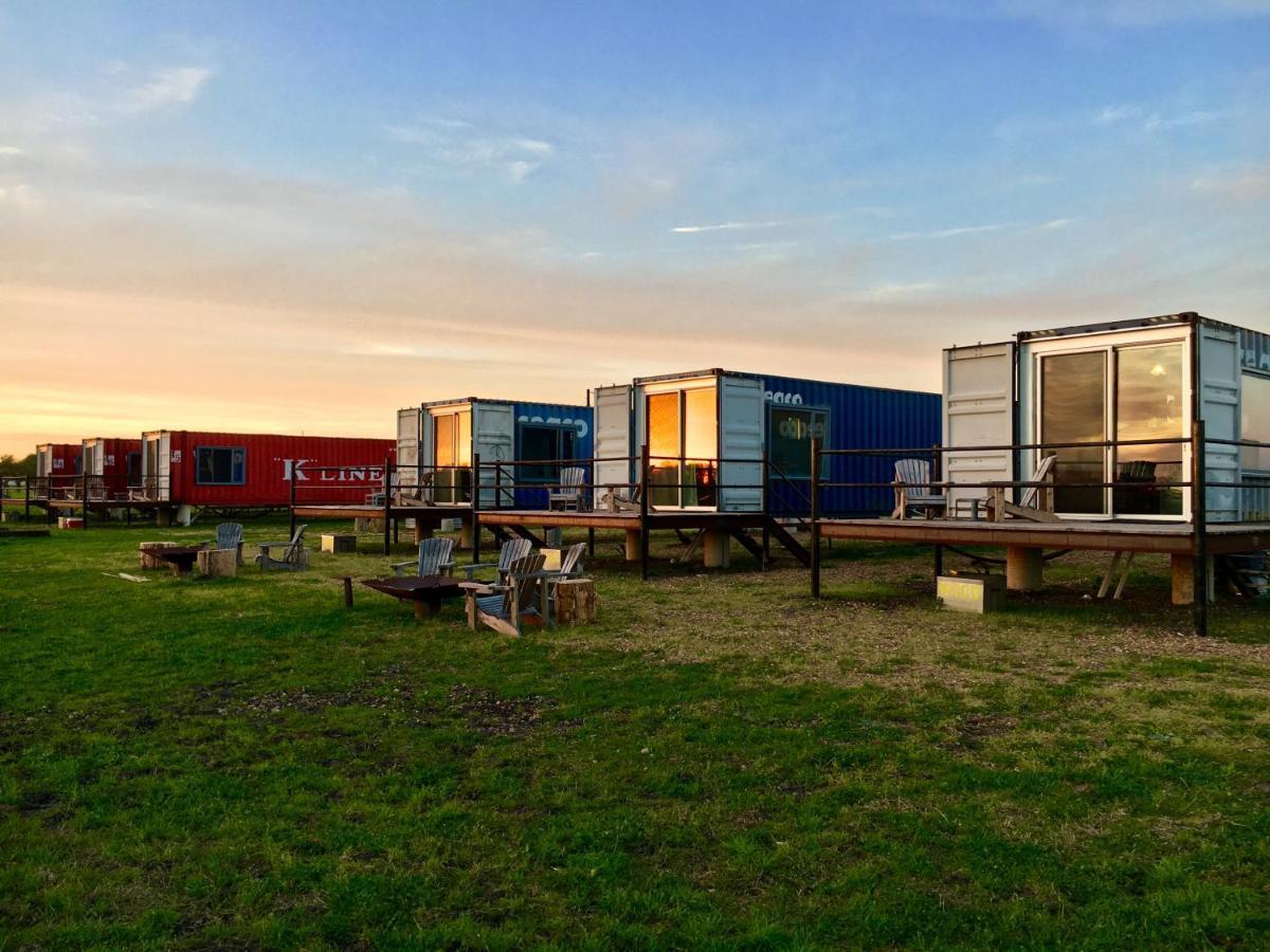 Flophouze Shipping Container Hotel Round Top Buitenkant foto