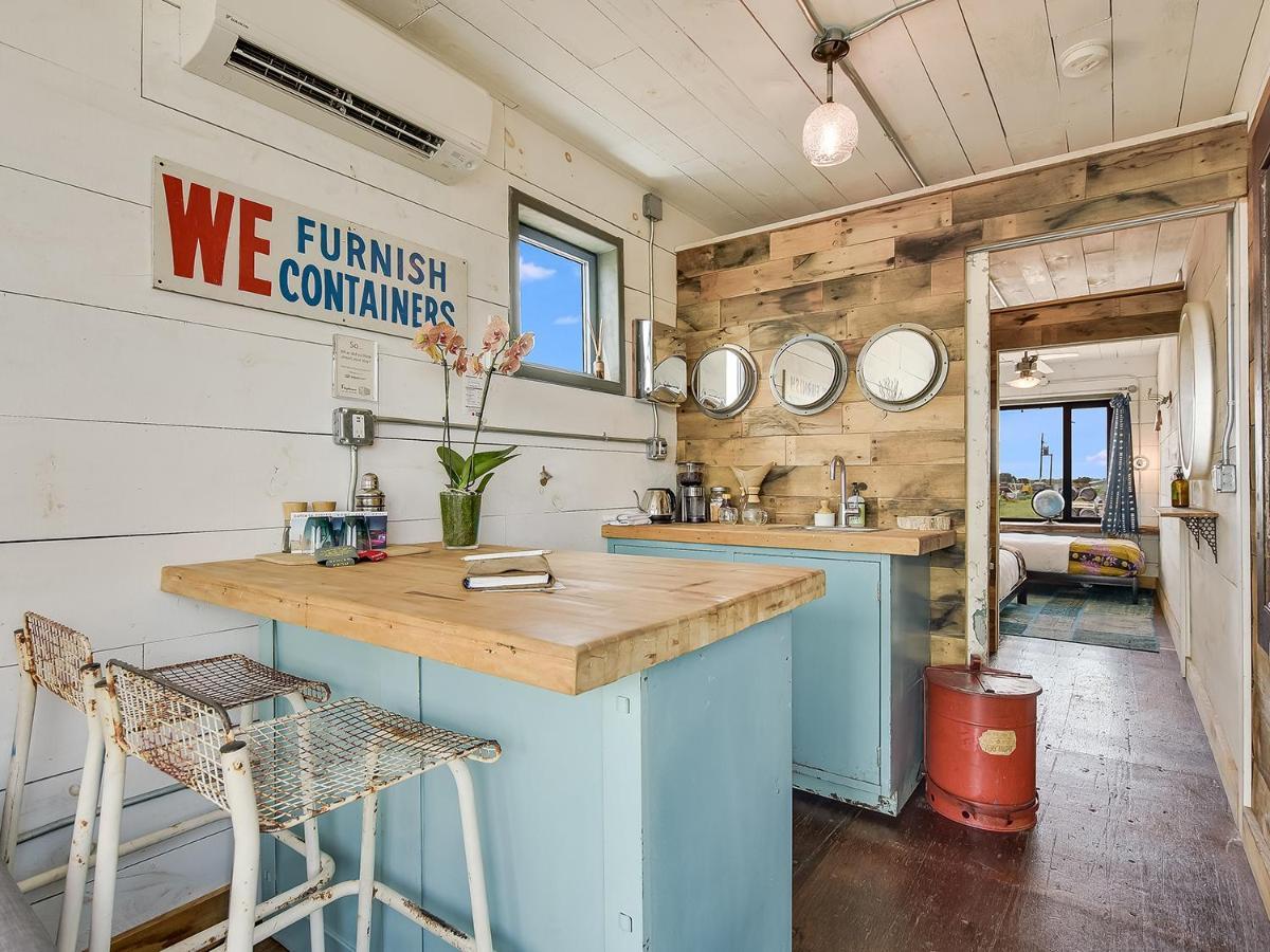 Flophouze Shipping Container Hotel Round Top Buitenkant foto