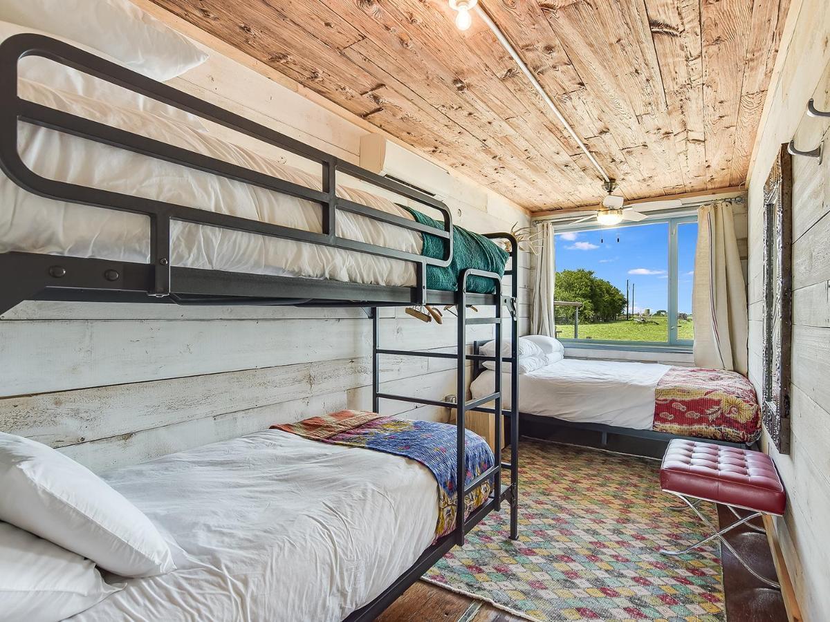 Flophouze Shipping Container Hotel Round Top Buitenkant foto