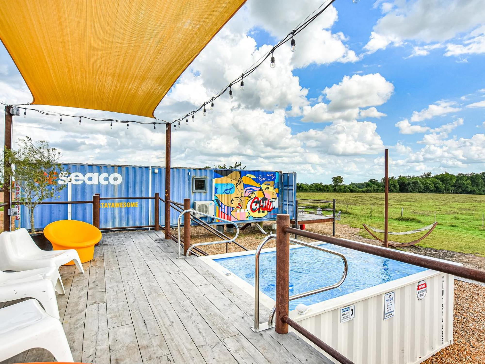 Flophouze Shipping Container Hotel Round Top Buitenkant foto