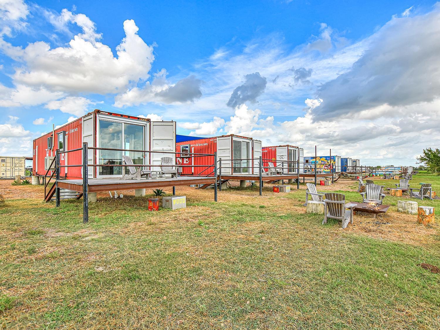 Flophouze Shipping Container Hotel Round Top Buitenkant foto