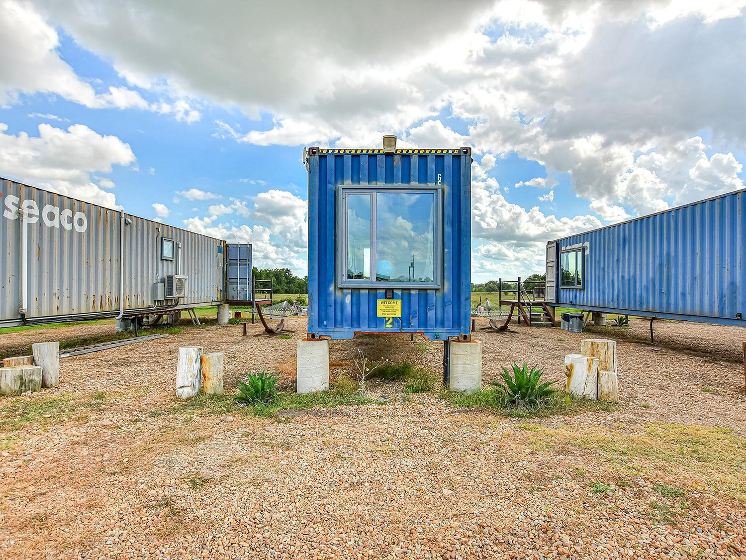 Flophouze Shipping Container Hotel Round Top Buitenkant foto